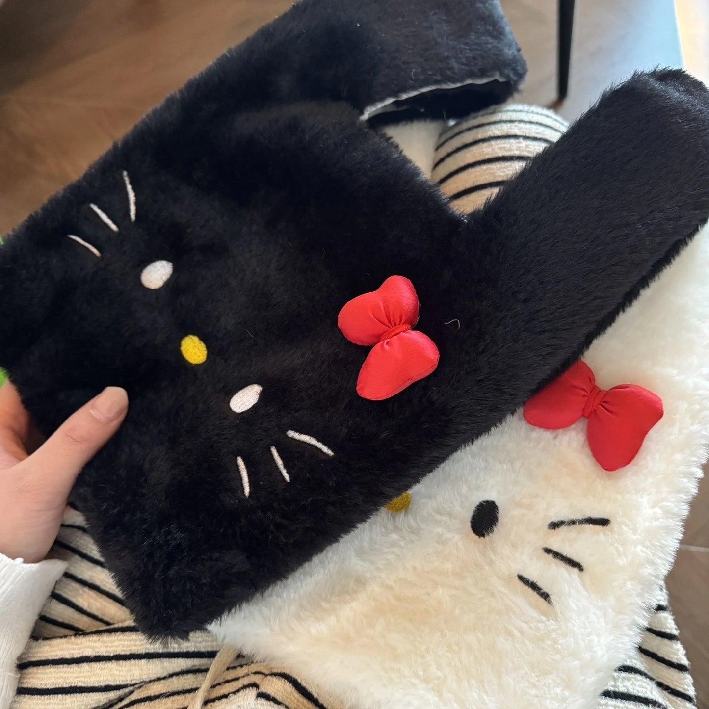 HelloKitty Face Fuzzy Bag - In Kawaii Shop <span style="background-color:rgb(246,247,248);color:rgb(28,30,33);"> HelloKitty Face Fuzzy Bag , Tote Bag , In Kawaii Shop , sanrio , www.inkawaiishop.com </span>