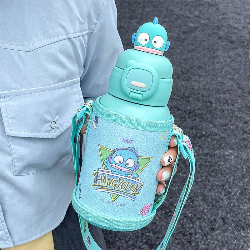 Sanrio Steel Thermos with PU Leather Cover and Strap - In Kawaii Shop <span style="background-color:rgb(246,247,248);color:rgb(28,30,33);"> Sanrio Steel Thermos with PU Leather Cover and Strap , Thermos Bottle , Alifish x Sanrio , sanrio , www.inkawaiishop.com </span>