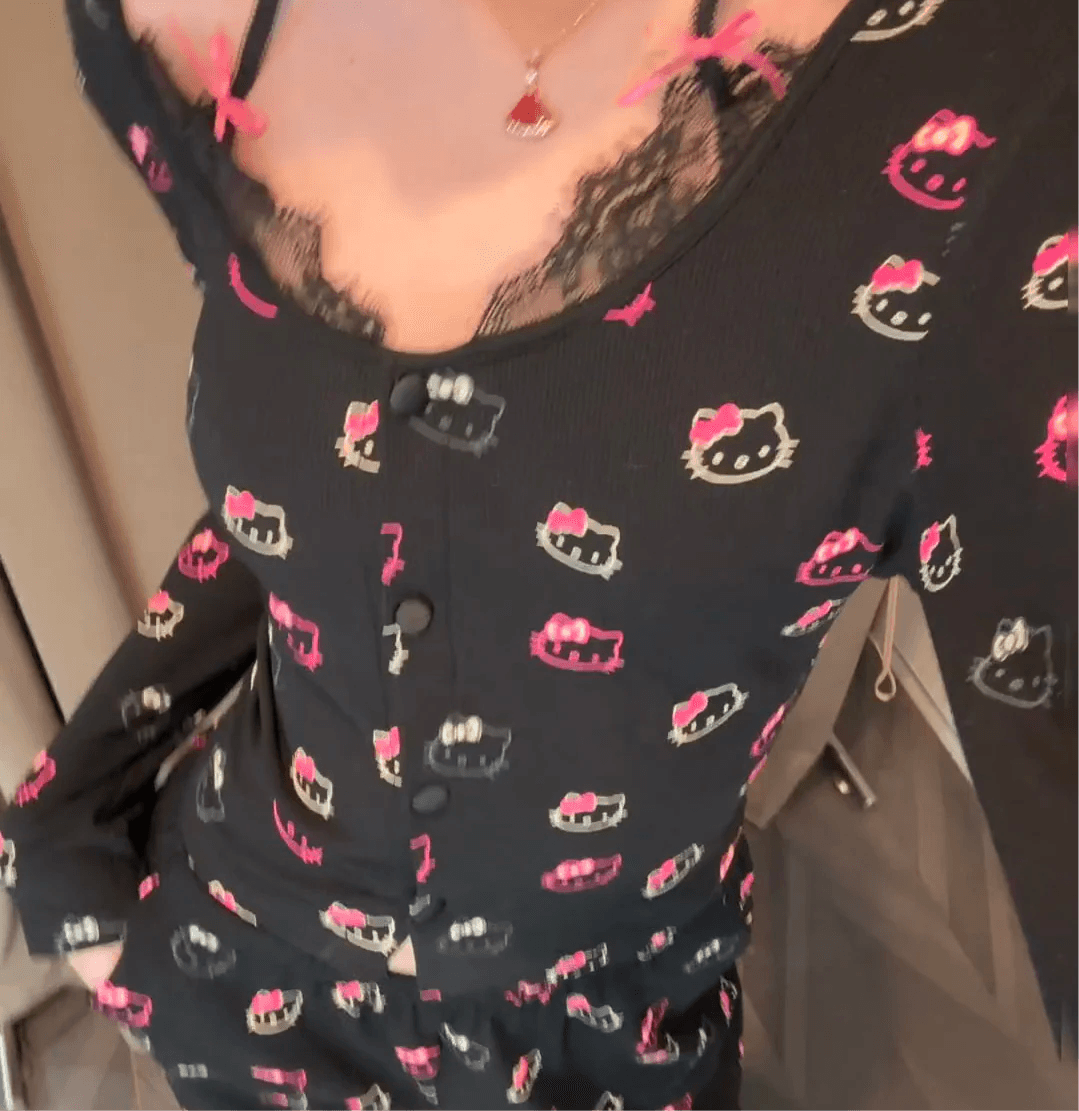 Hello Kitty Night Charm Black Long Sleeve Pajamas Sets - In Kawaii Shop <span style="background-color:rgb(246,247,248);color:rgb(28,30,33);"> Hello Kitty Night Charm Black Long Sleeve Pajamas Sets , Pajamas , In Kawaii Shop , sanrio , www.inkawaiishop.com </span>