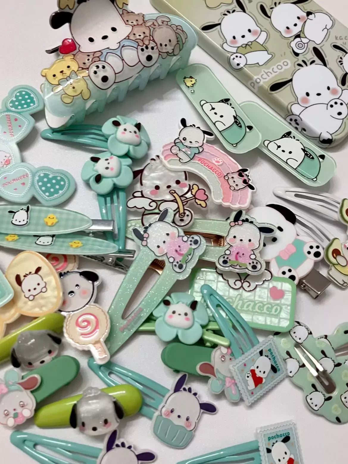 Sanrio Characters Hair Clips (includes 18-22 clips, No gift packaging)