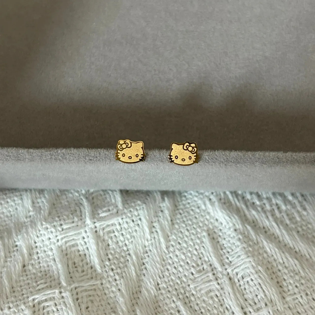 HK Stainless Steel Screw Twist Cartilage Earrings