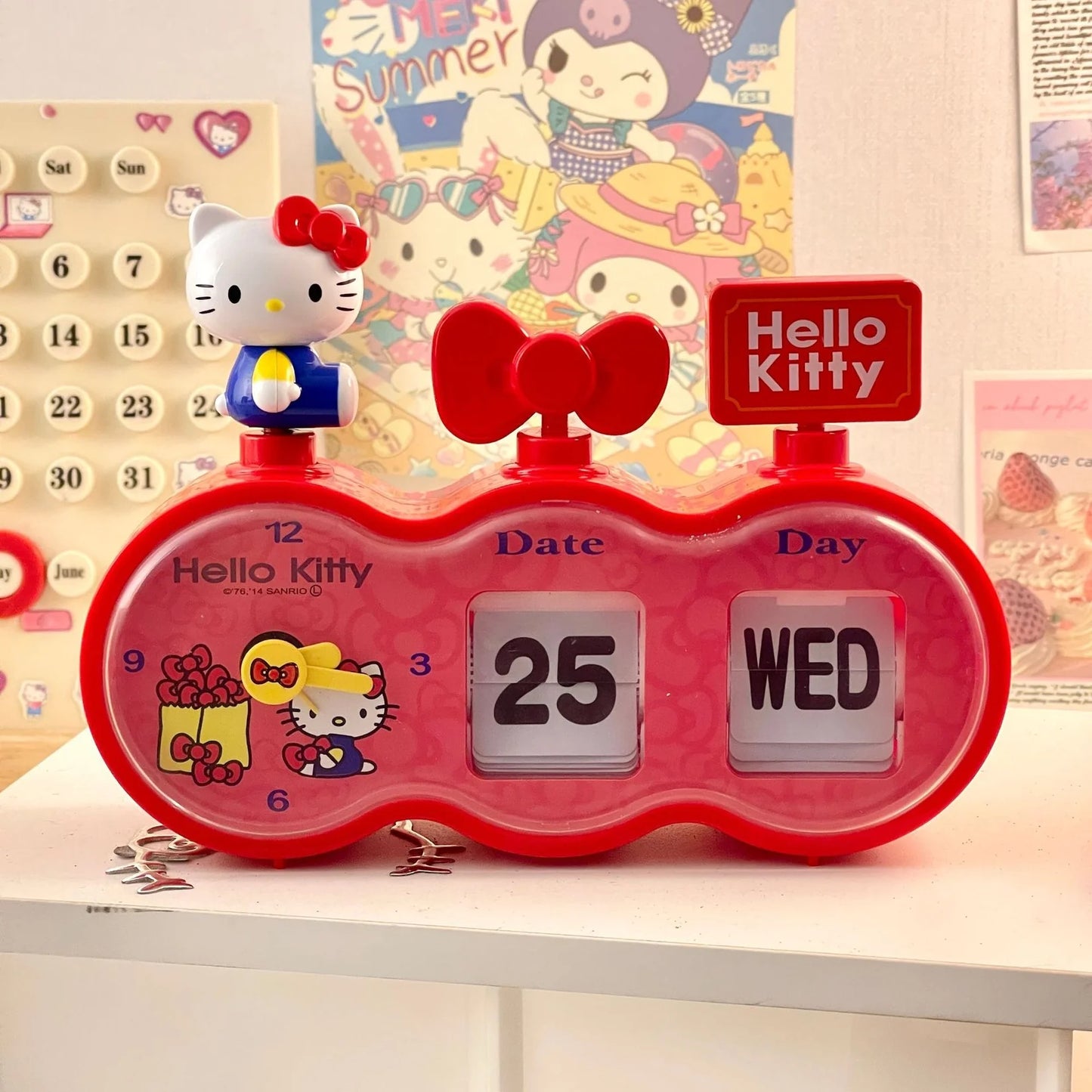 Hello Kitty Retro Flip Desk Calendar Clock