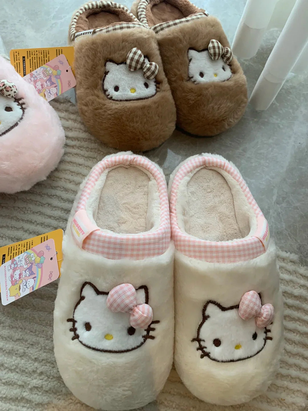 Hello Kitty Plush Check Bow Slippers