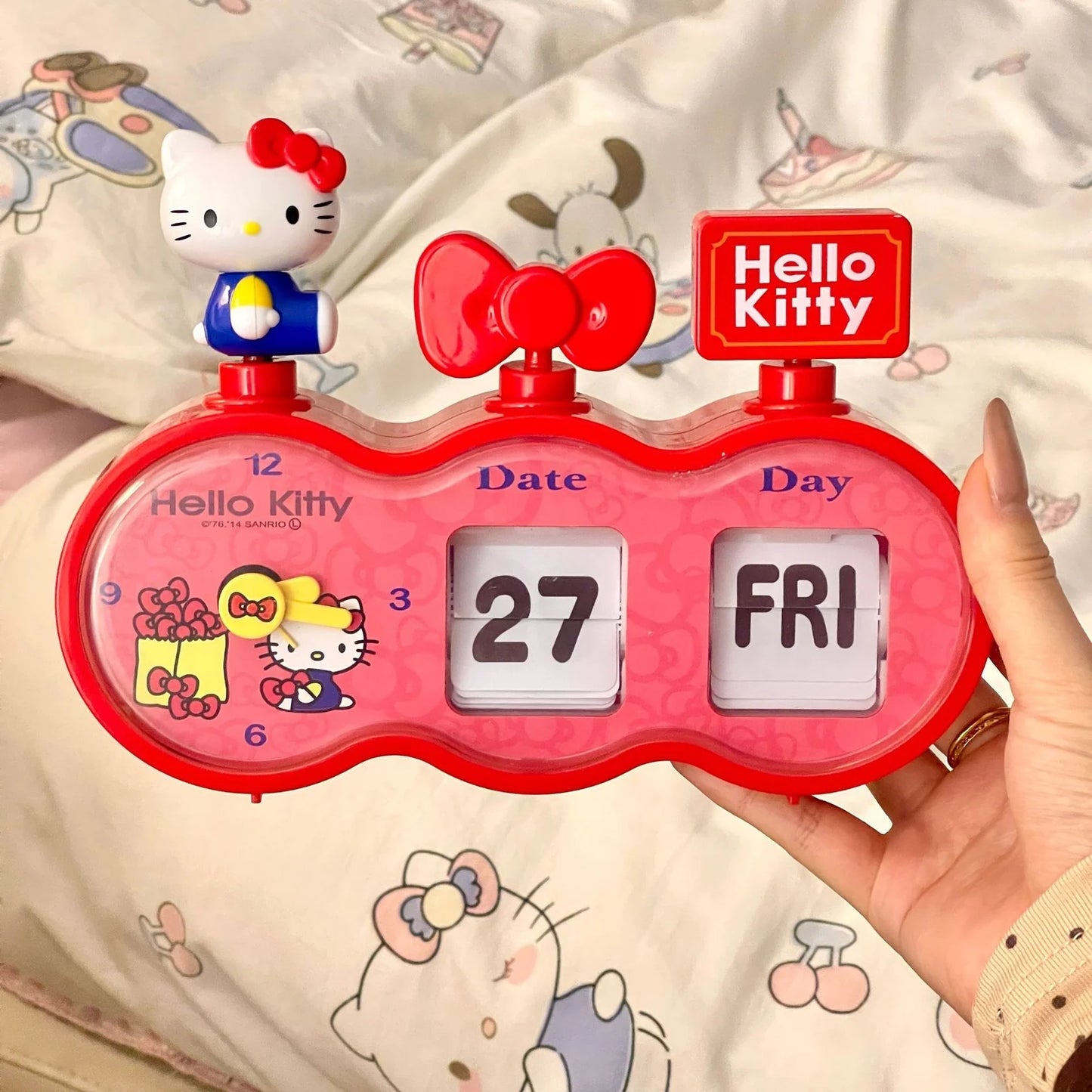 Hello Kitty Retro Flip Desk Calendar Clock