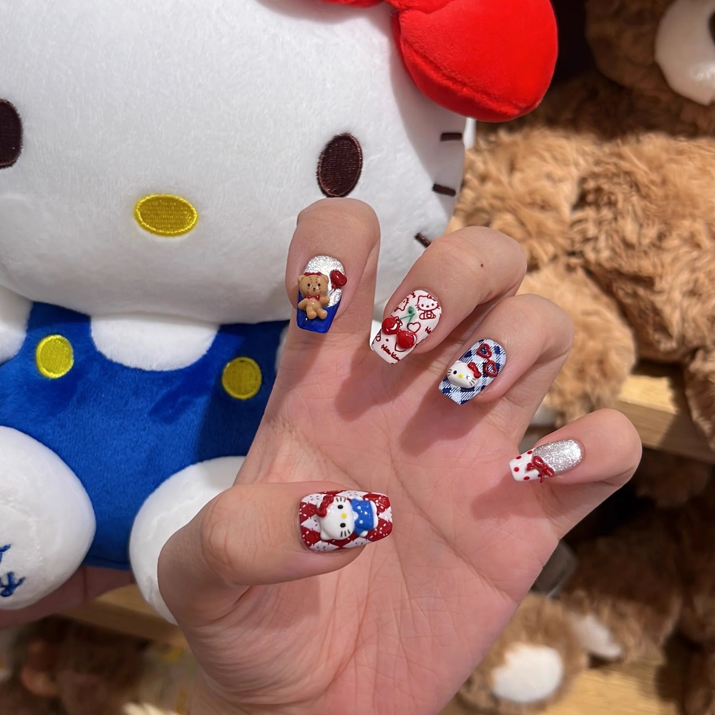 Hello Kitty Signature Glam Press-On Nails