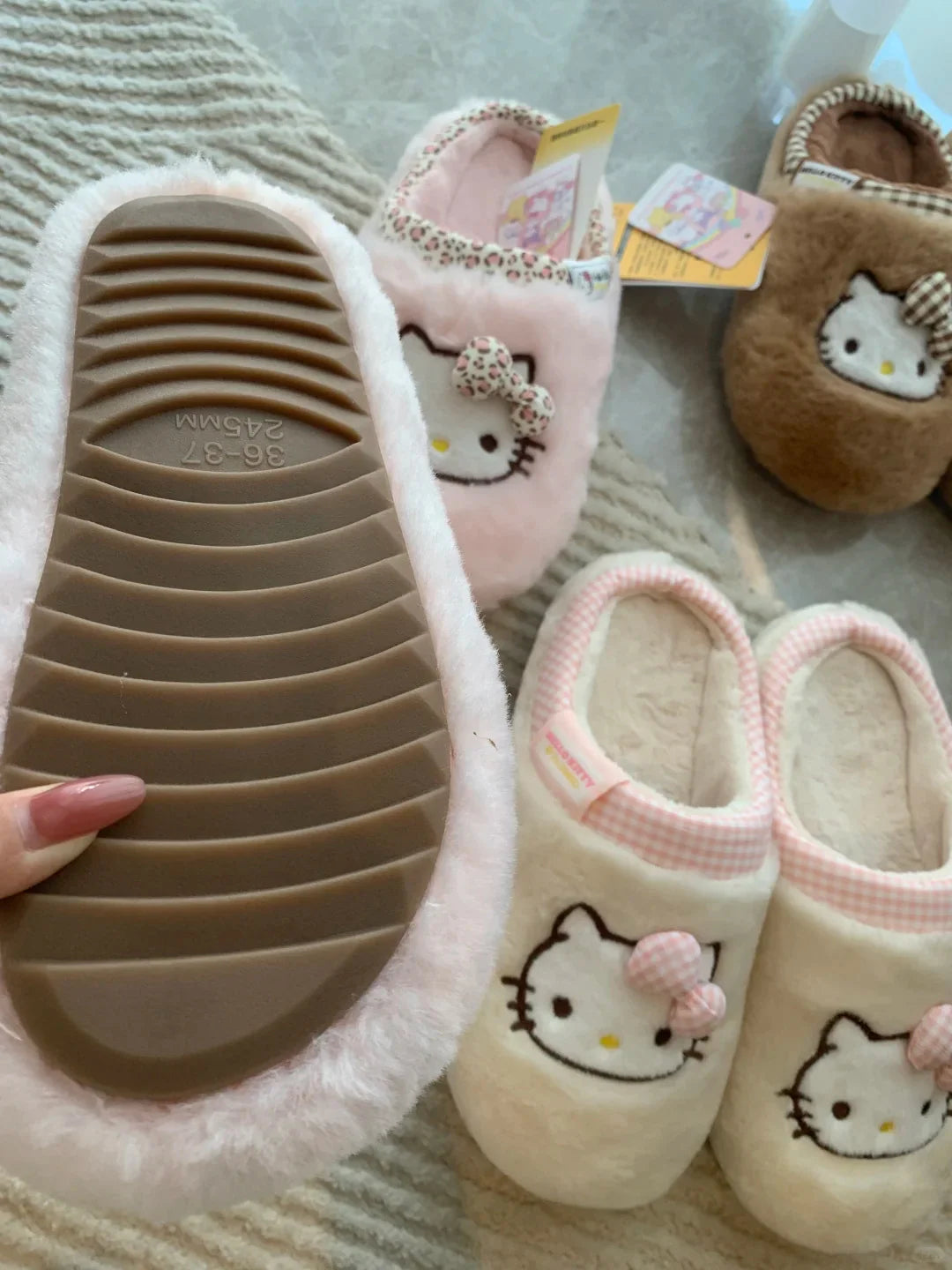 Hello Kitty Plush Check Bow Slippers