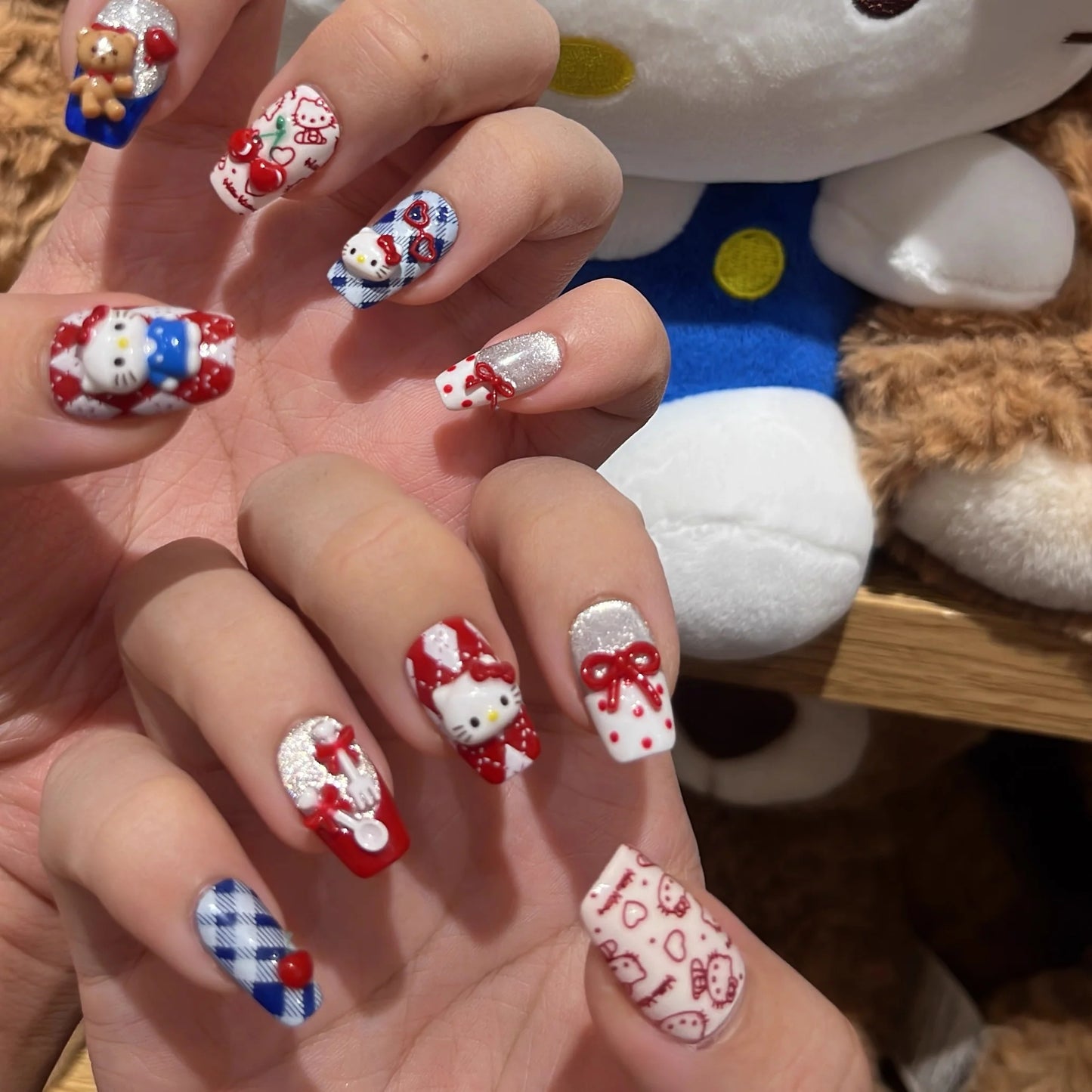Hello Kitty Signature Glam Press-On Nails