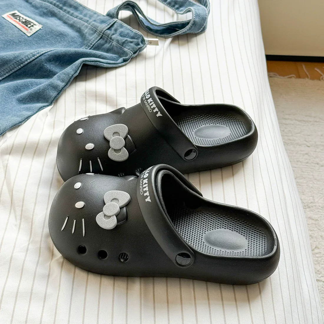 Hello Kitty 3D Bow Comfort Clogs