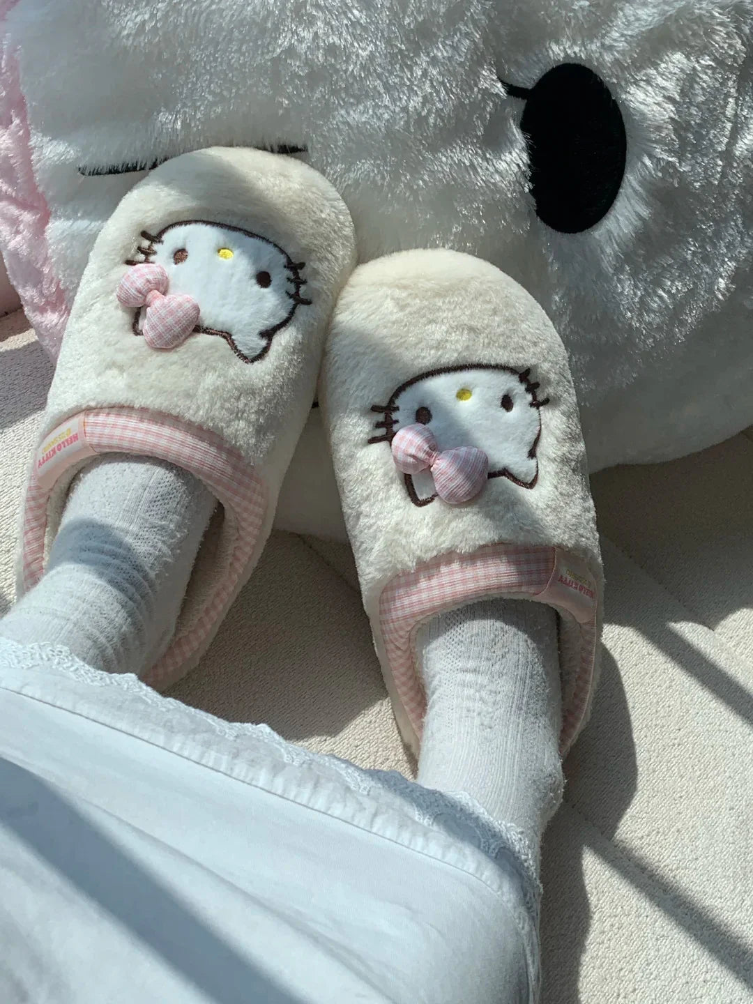 Hello Kitty Plush Check Bow Slippers