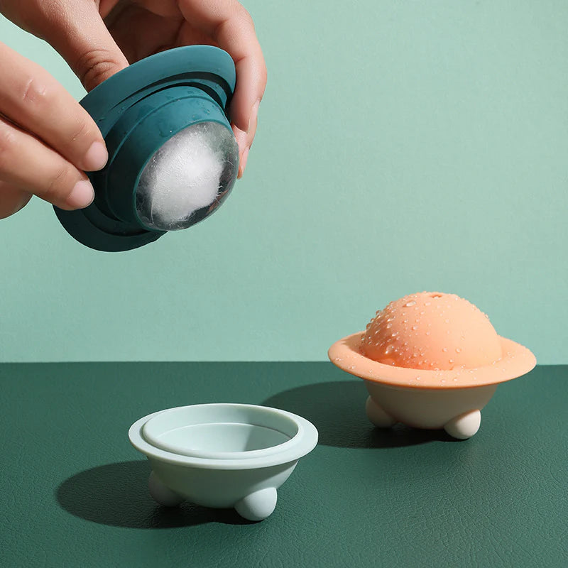 Globe Ice Cube Maker （Silicone ）Ice Mold for Juice Cocktail Whiskey, etc