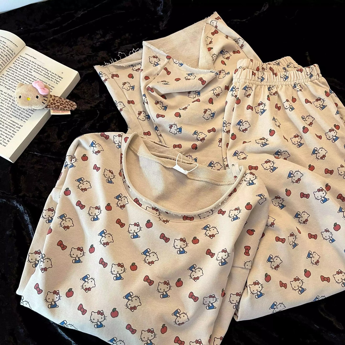 HelloKitty Sweet Retreat Pyjama Set