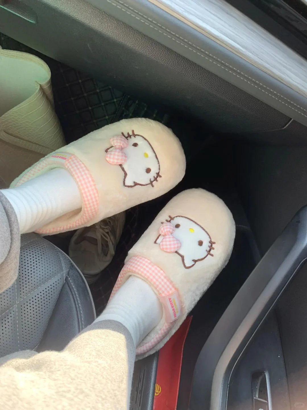 Hello Kitty Plush Check Bow Slippers